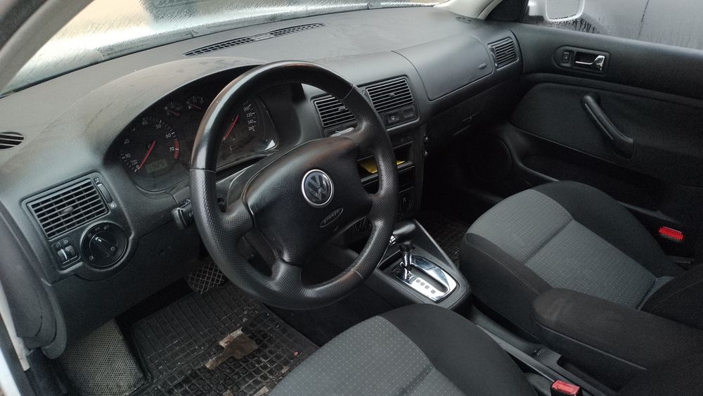 Vând vw golf 4 , motor 1.6 benzină