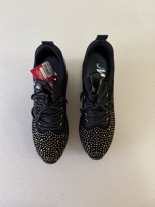 Дамски спортни обувки