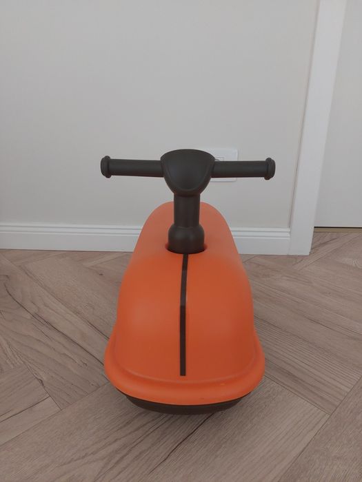 Mașinuța fără pedale