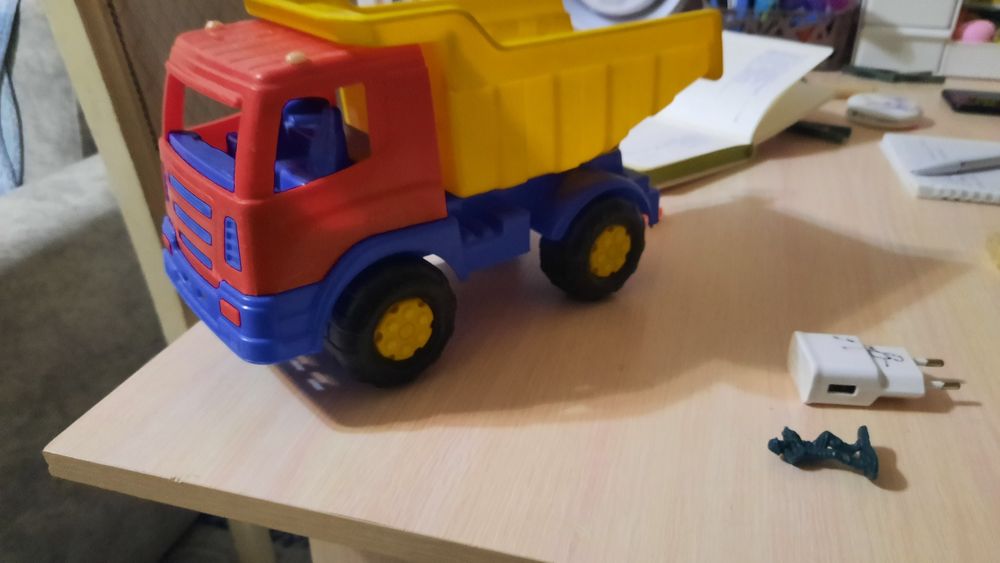 Продам игрушечный камаз б/у