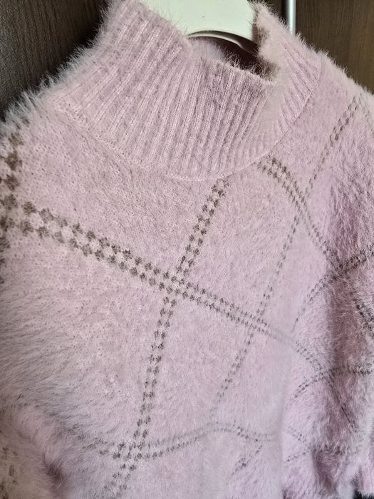 Pulover roz pufos