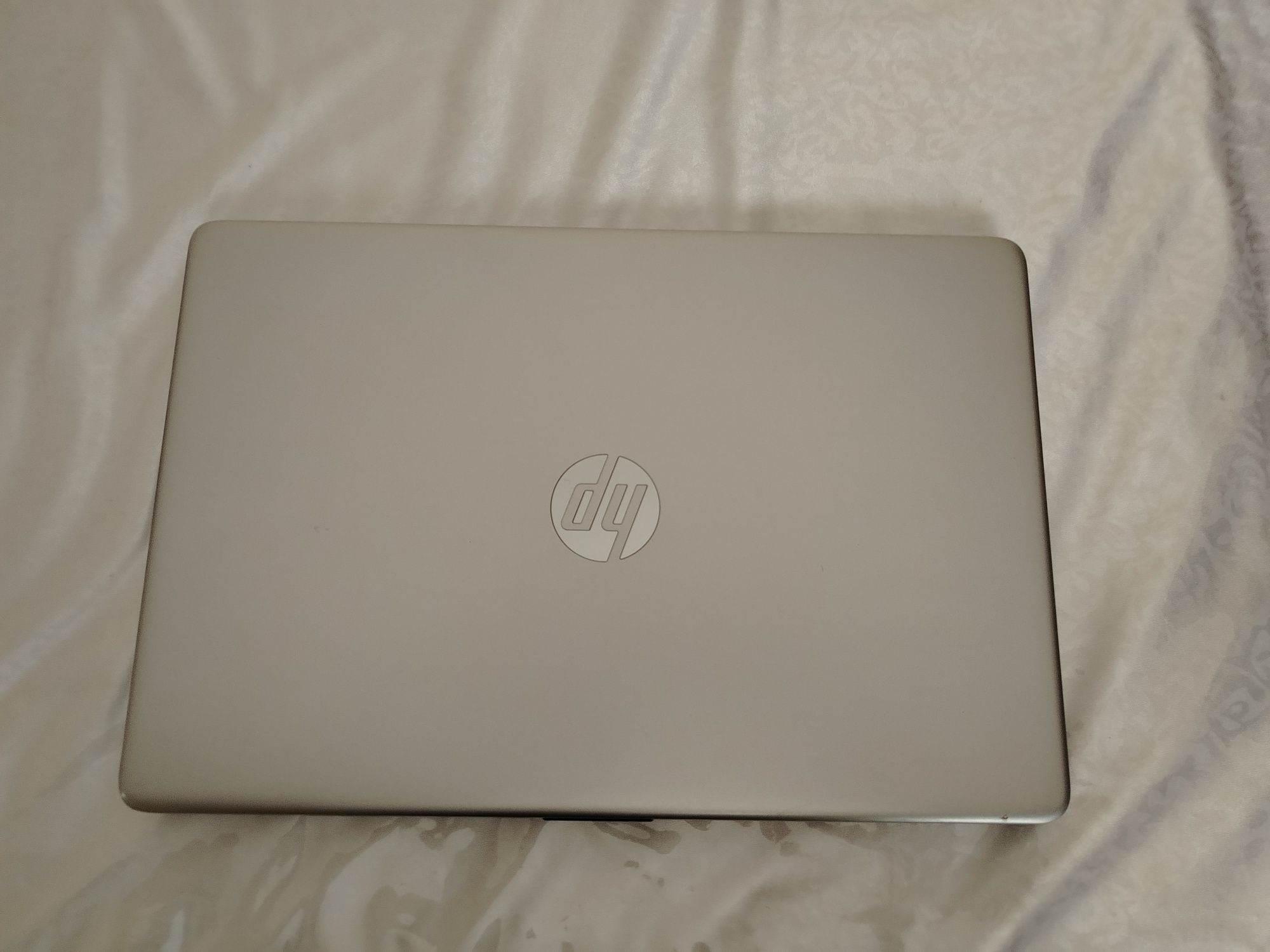 HP Notebook srochna sotiladi
