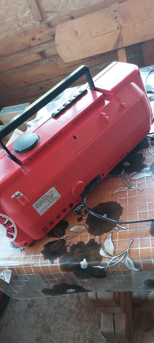 Radiocasetofon vintage cu televizor