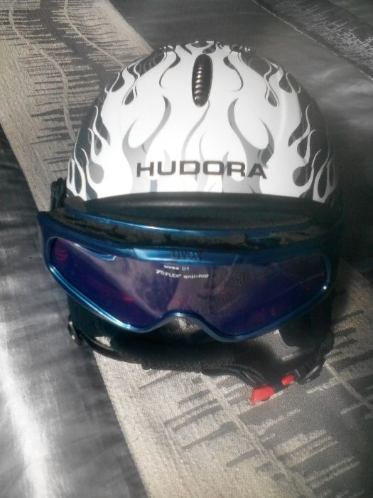 перфектни ски каски HUDORA, САRЕRА  размери 48-51 очила Uvex 01