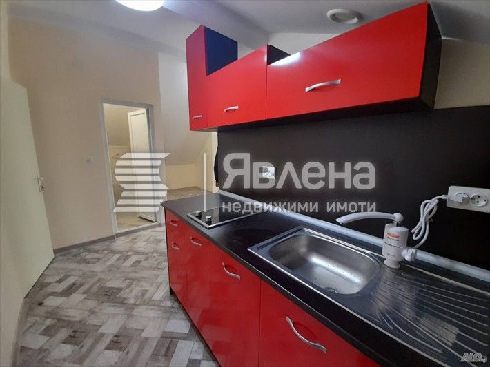 Самостоятелна къща с атрактивна локация!
