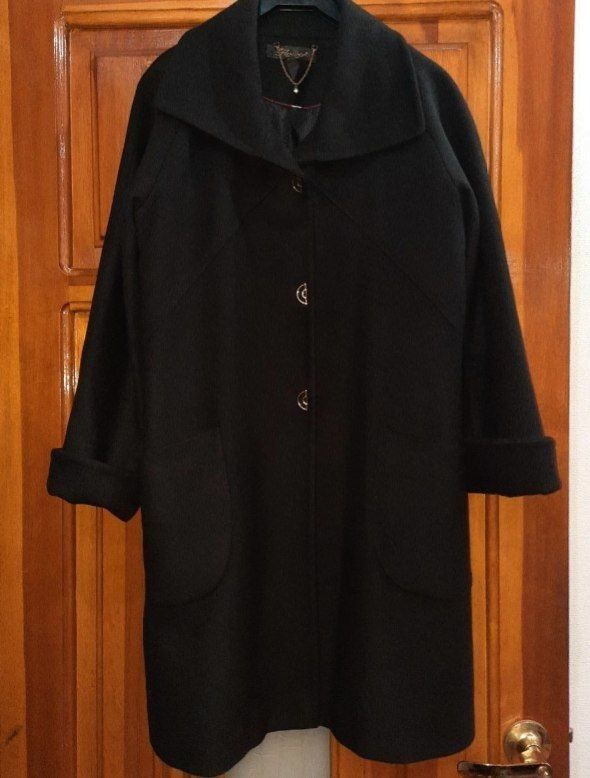 Женское чёрное пальто