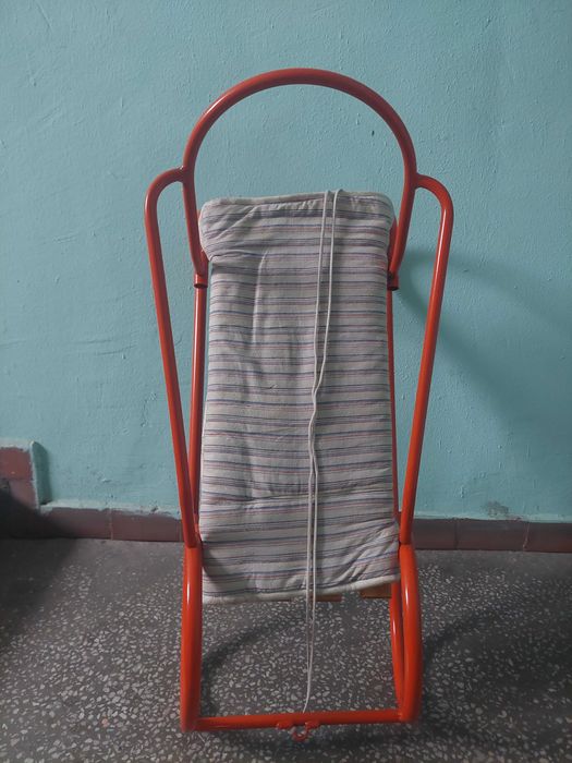 Метална шейна с дървена седалка