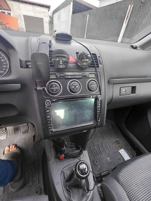 Vând Volkswagen Touran