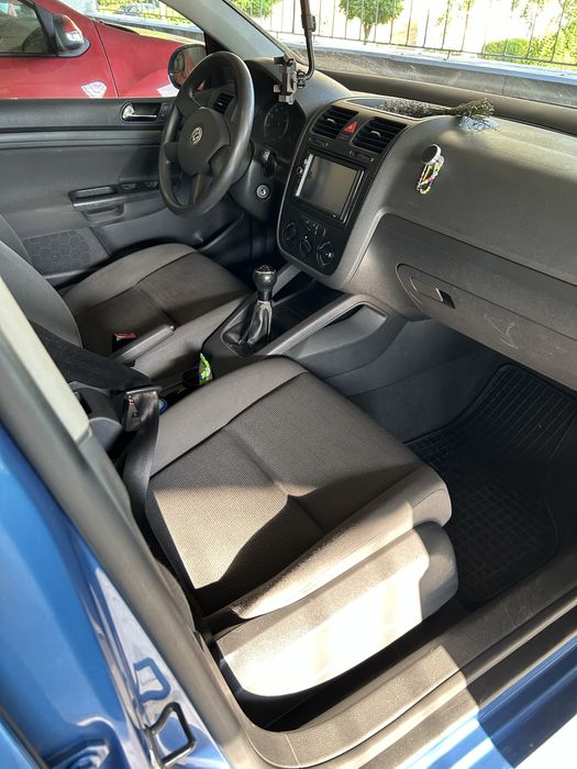 Mașină în stare bună Golf 5, albastru