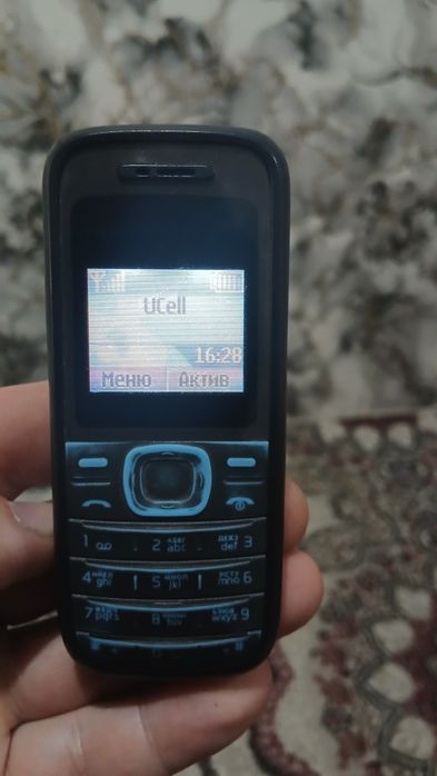Продаётся кнопачный телефон