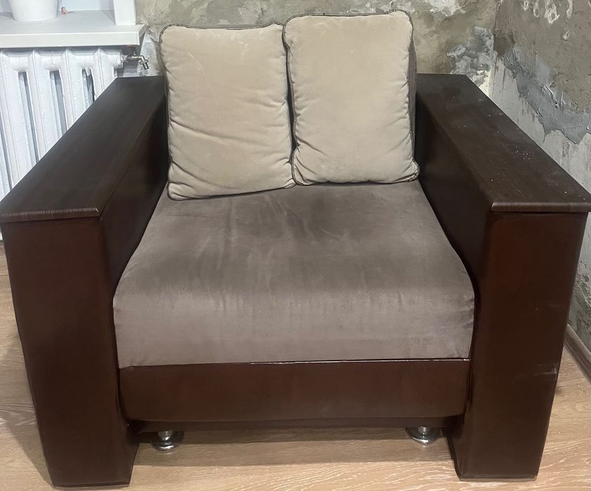 Диван с креслом для гостиной