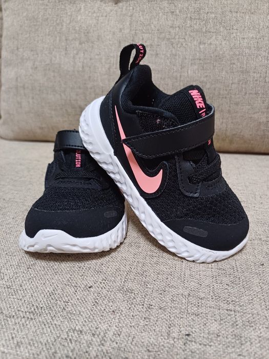 Супер леки и удобни маратонки NIKE