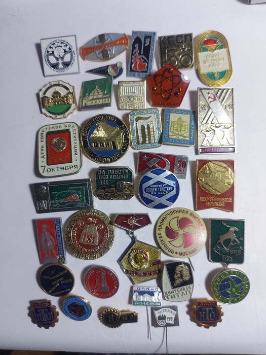 Советские значки.