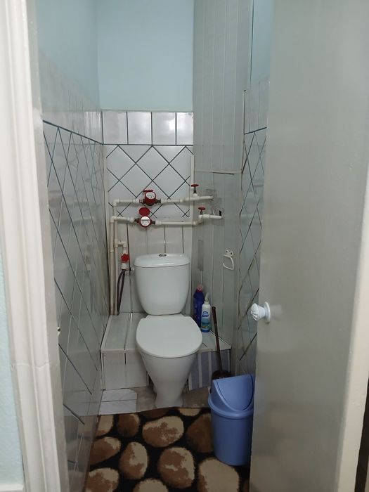 Srochna 4 xonali uy sotiladi