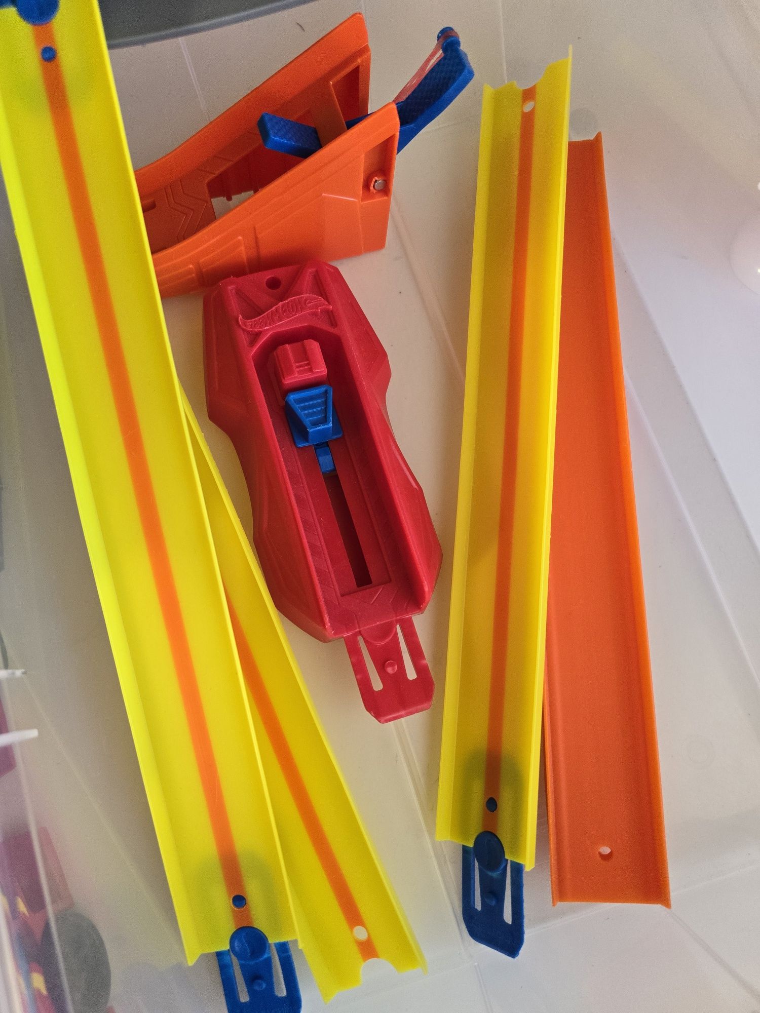 Hot wheels бензостанция+акула автовоз+пътища
