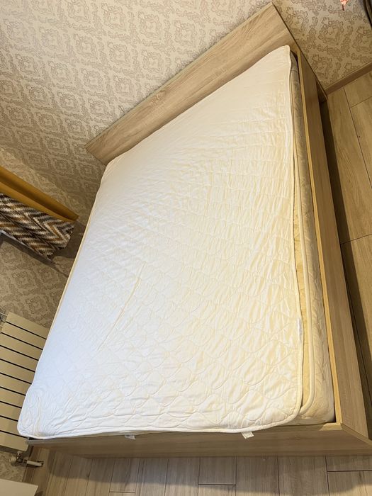 Кровать двухспальная в хорошем состоянии