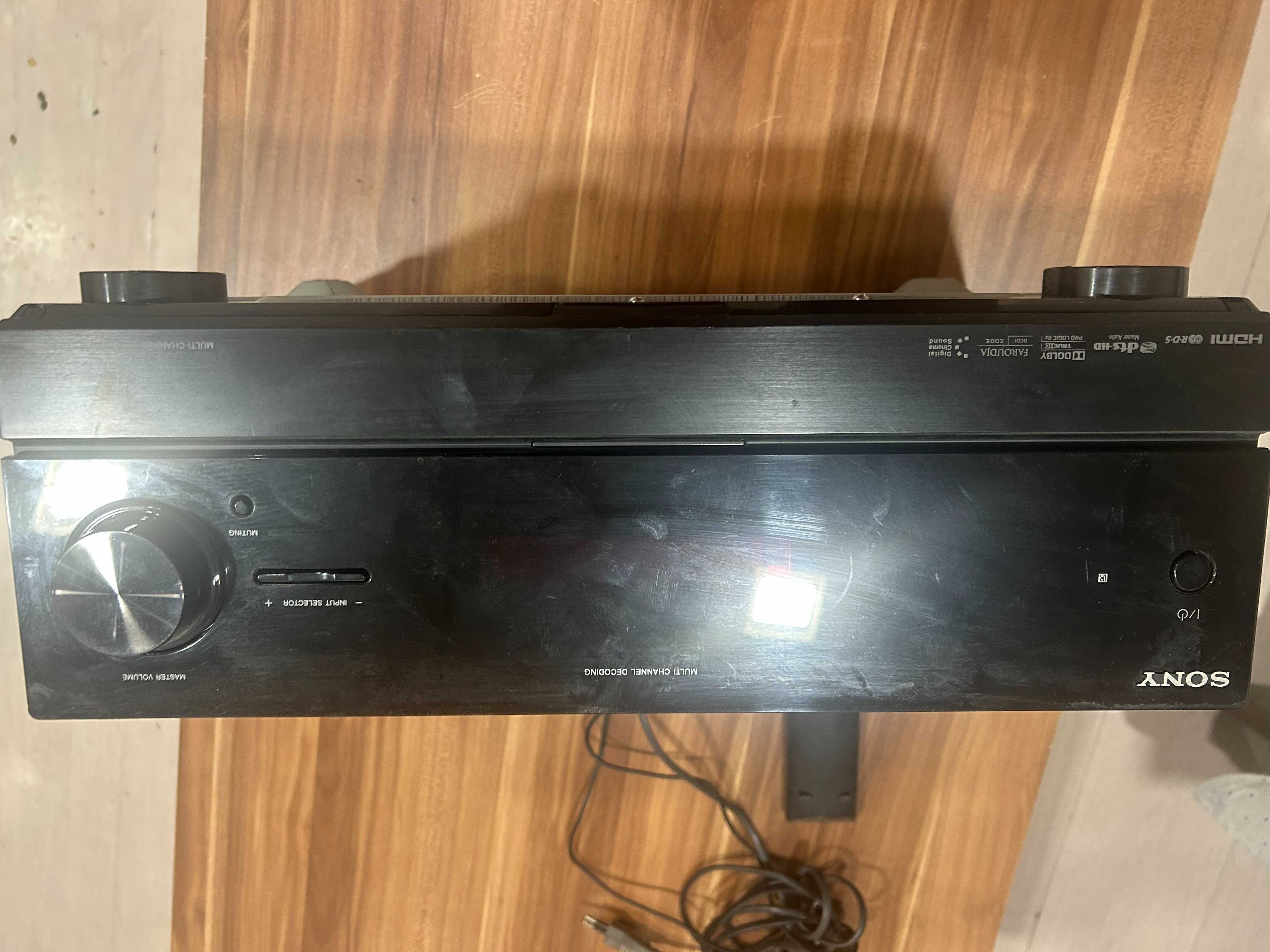 Ресийвър SONY STR-DN1010 заедно с три каменни тонколони