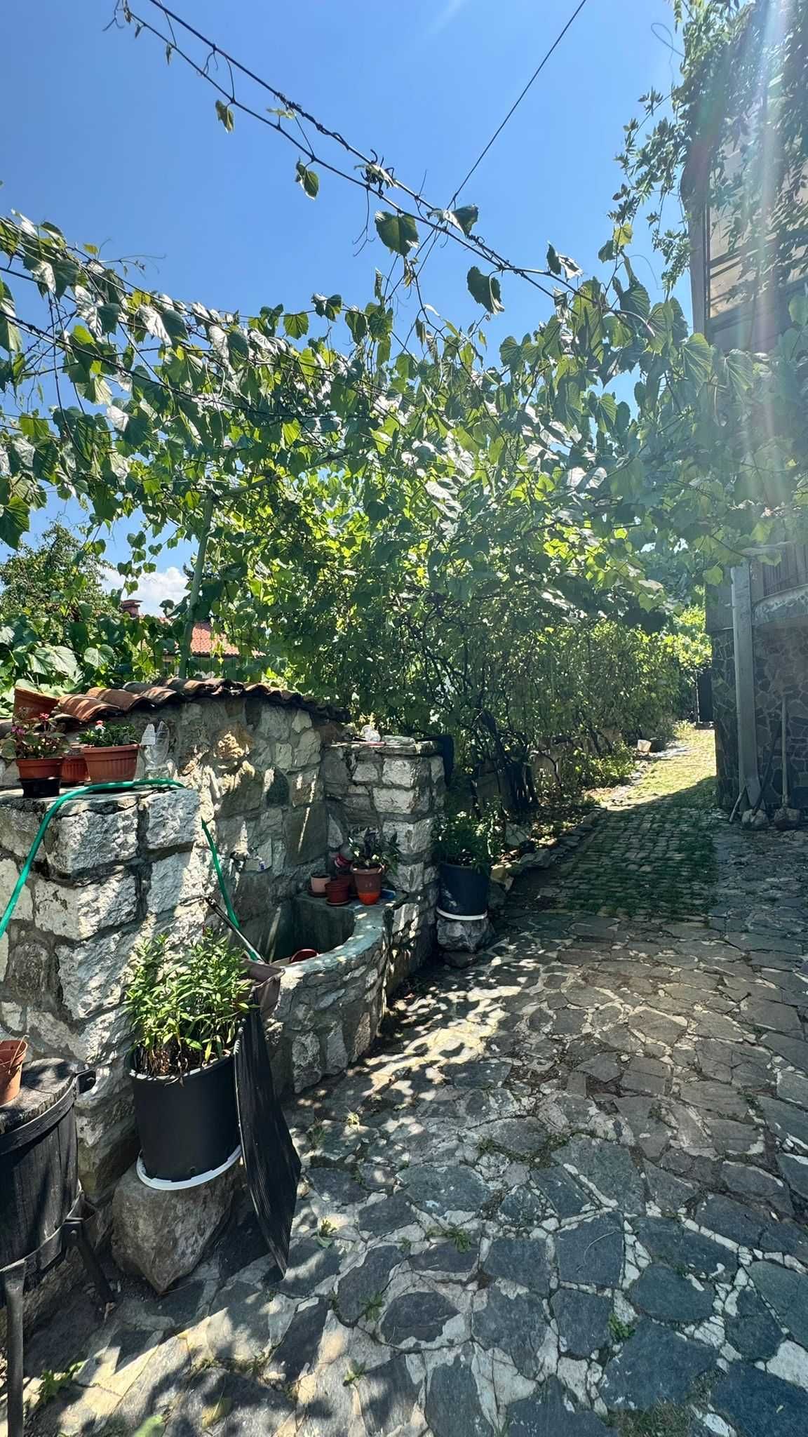 Масивна къща в гр. Банкя, 355 кв.м. РЗП от собственик