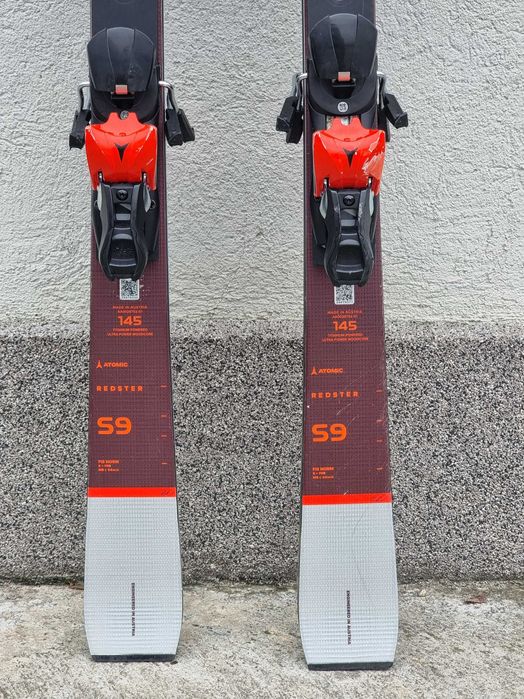 Ski/schi/schiuri ATOMIC REDSTER S9 145 cm + legaturi Atomic + clapari!