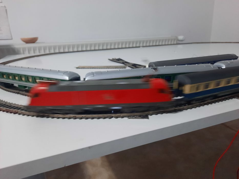 Masa 170x120x80cm cu 6 picioare pentru imobilul  dvs