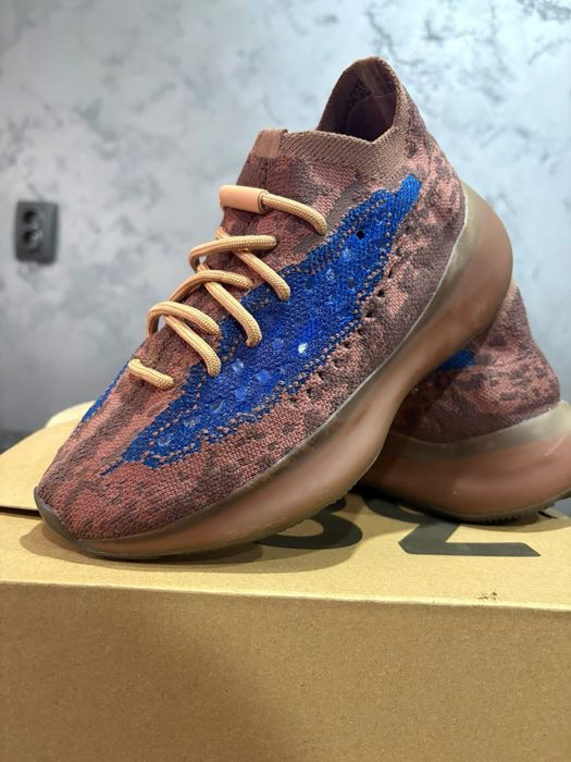 Продавам обувки Adidas Yeezy 380