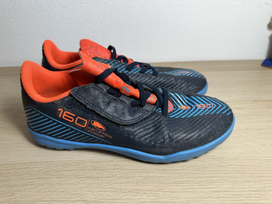 Adidasi fotbal marimea 34