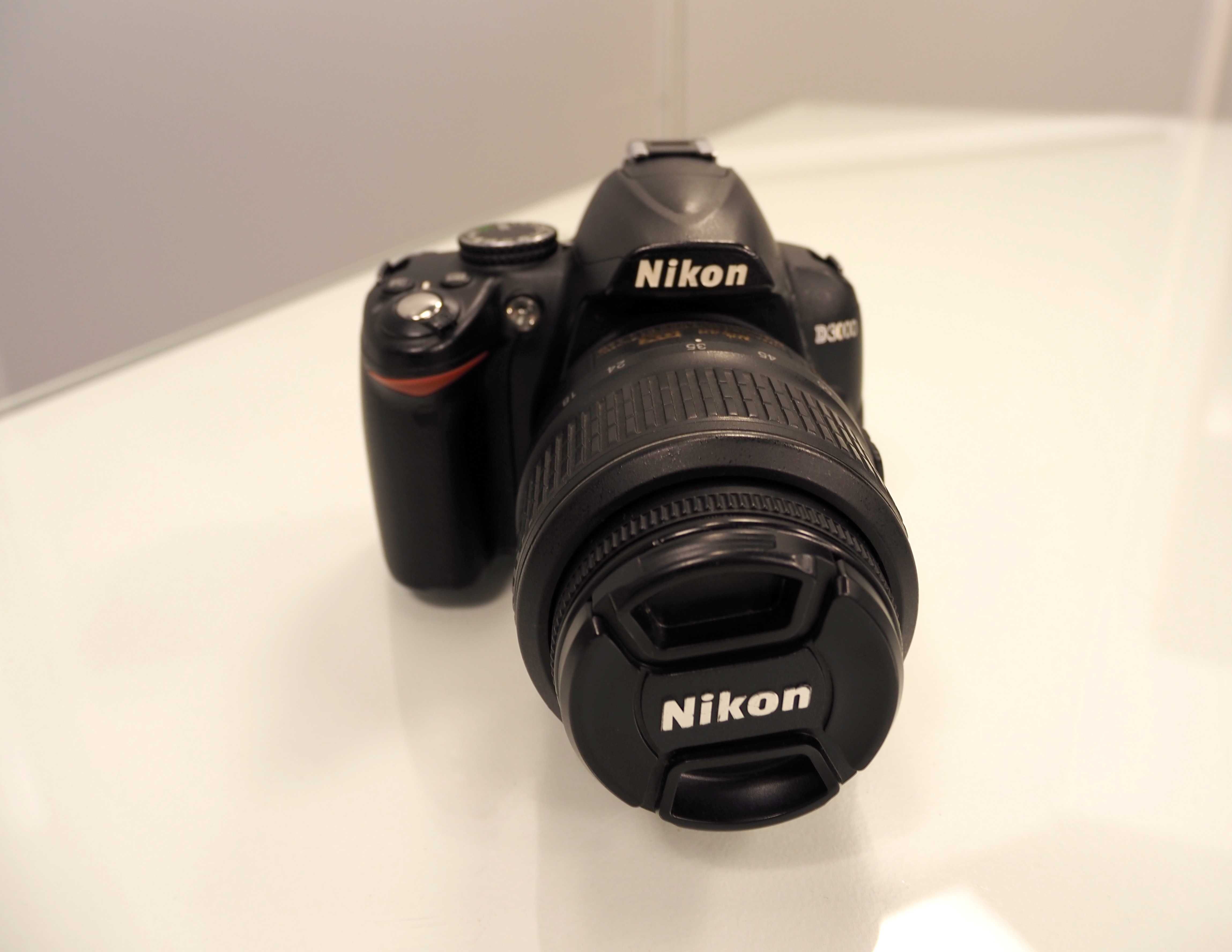 фотоапарат Nikon D3000 с обектив AF-S Nikkor 18-55 1:3.5-5.6 G