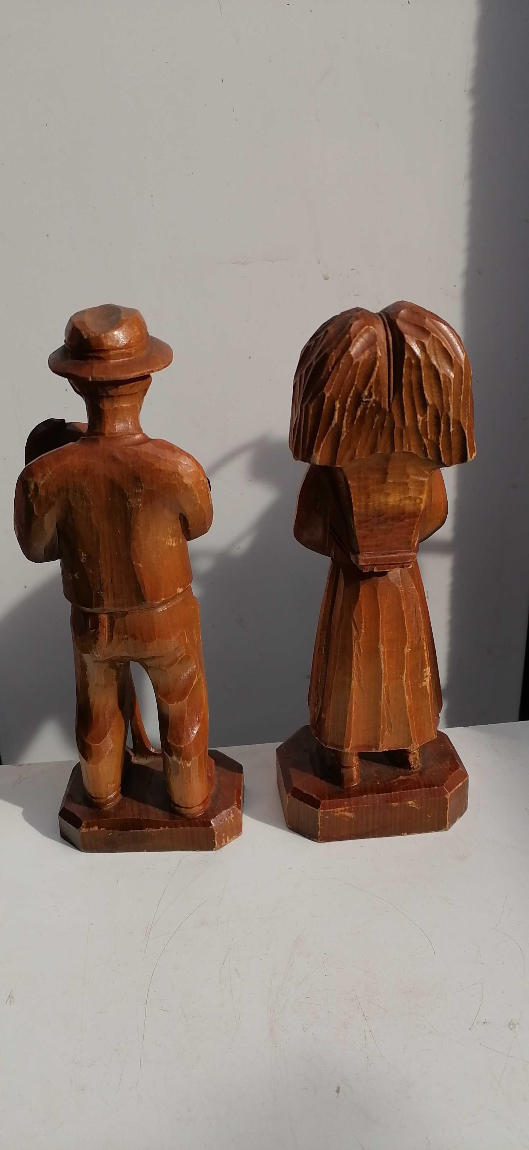 statuiete  confectionate  din  lemn  lungime  23  cm   120 lei