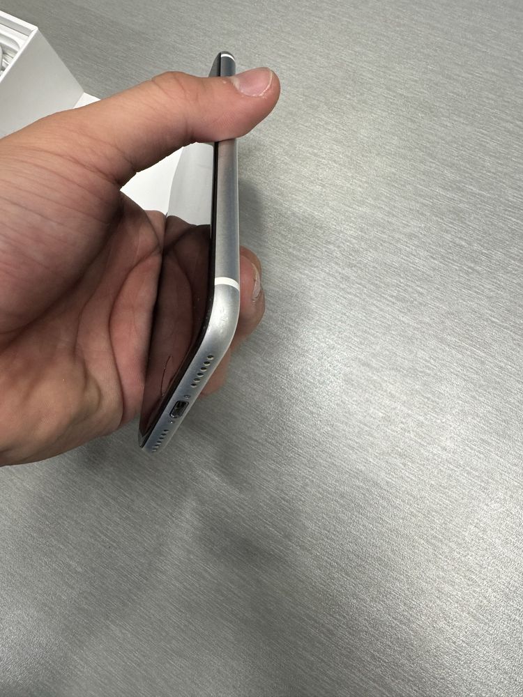 Iphone SE 64gb 2020 бял