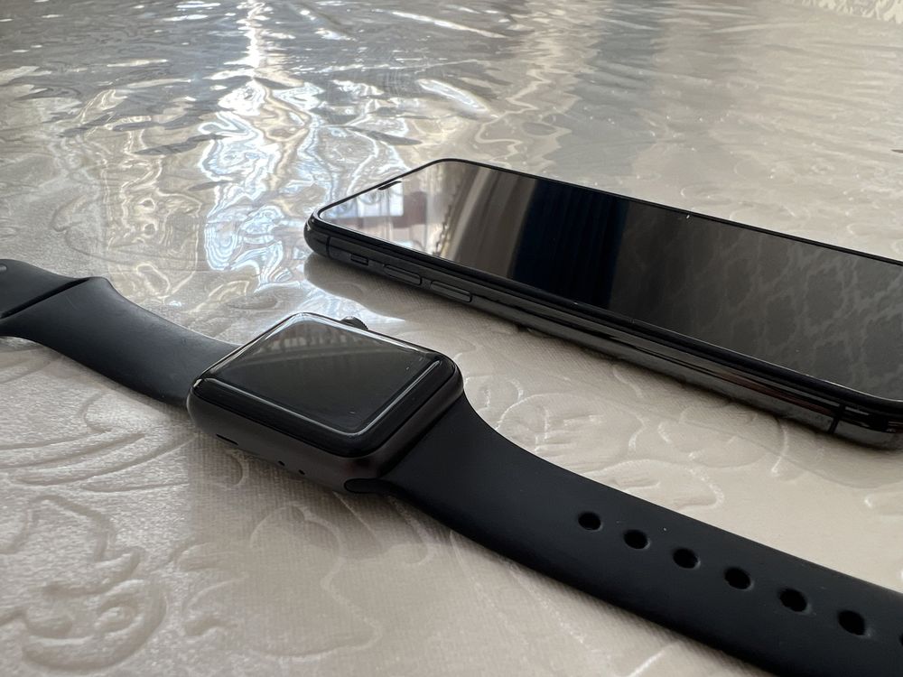 Продам Iphone 11 pro x Apple Watch 3