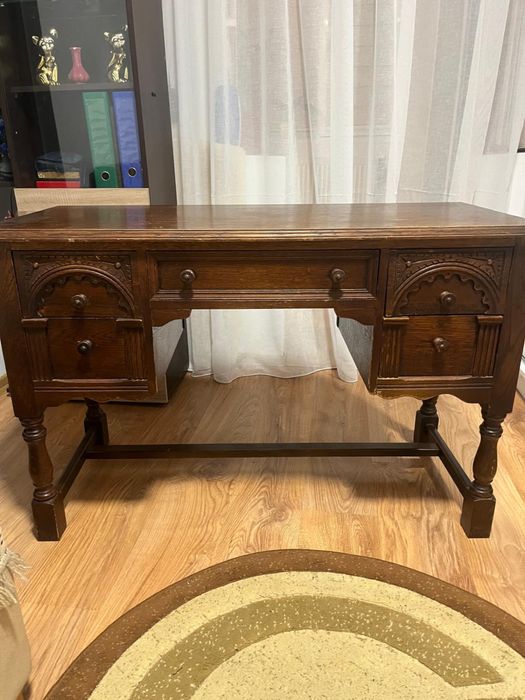 Birou vintage din lemn masiv – anii ‘50, stare foarte bună