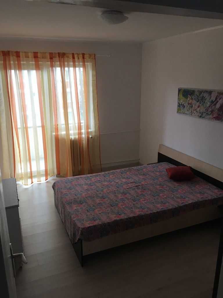 Apartament Trivale - 2 camere (42mp), vedere pe ambele părţi.