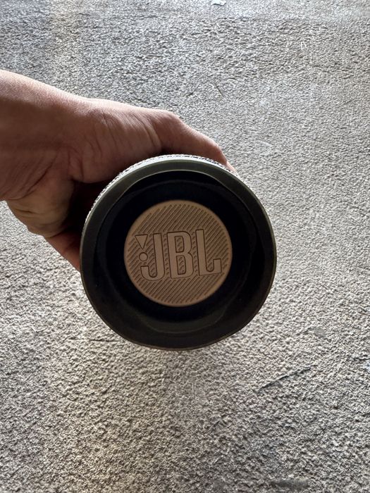 Vand boxa charge 4 jbl