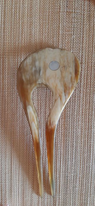 Ac pentru par din corn cu insertie de sidef