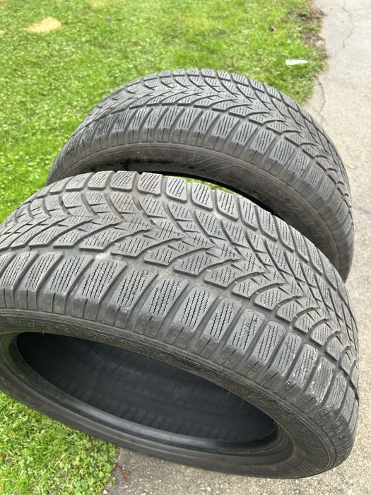 Vand doua cauciucuri iarna Dunlop 225/50/17 Winter Sport