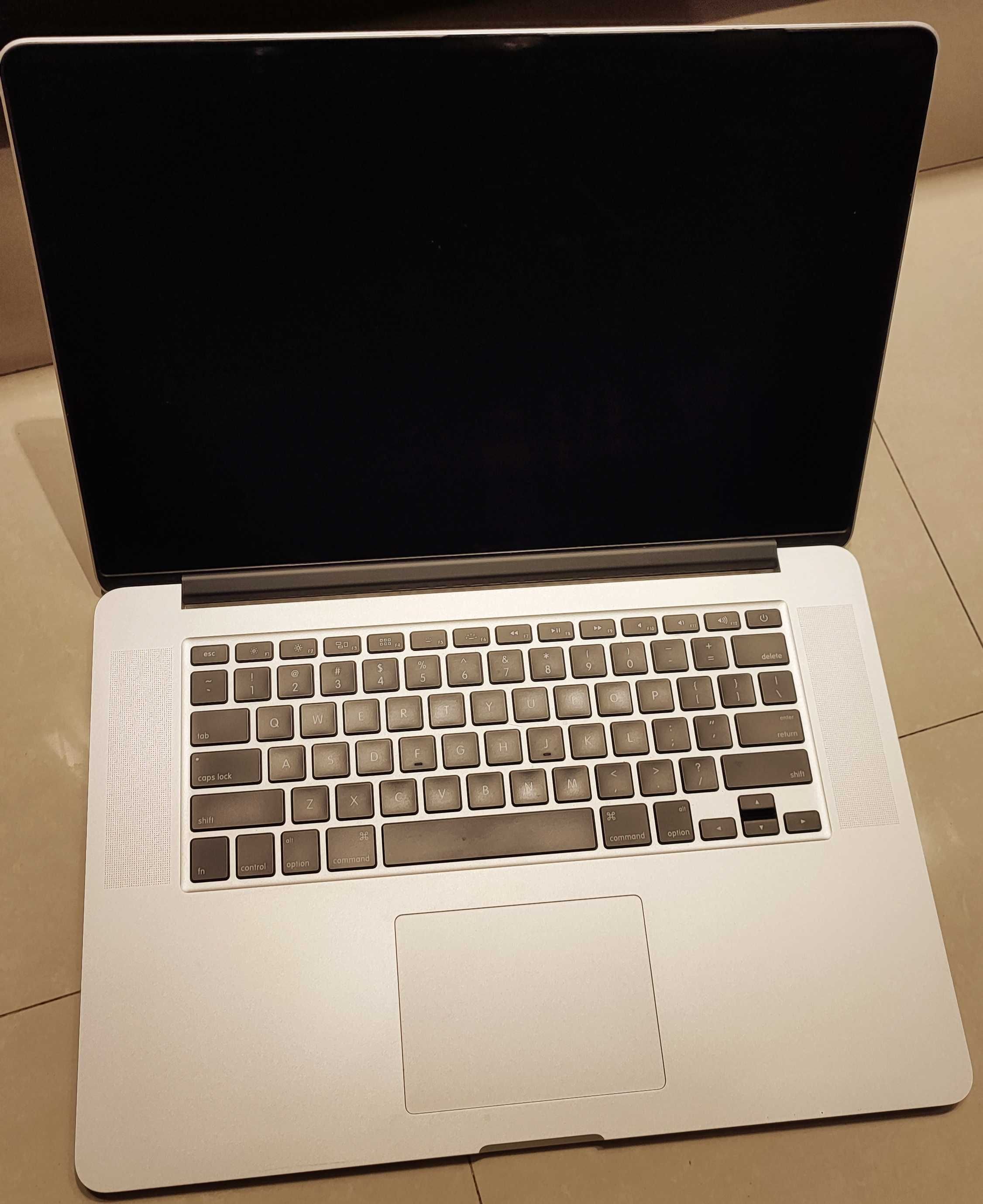 Macbook Pro A1398 i7 16G RAM 256G SSD