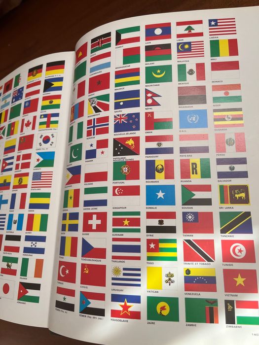 dictionar si enciclopedie franceza datata din anul 1980