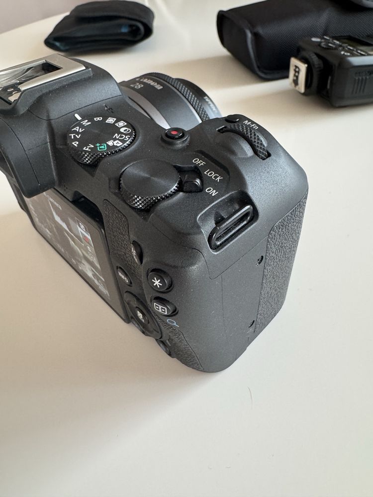 Canon EOS R8 + обектив RF 28mm f/2.8 STM и аксесоари