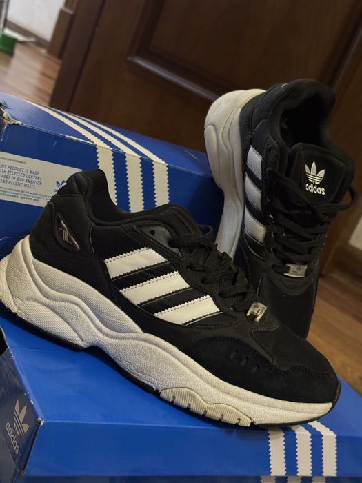 Кроссовки женские Adidas