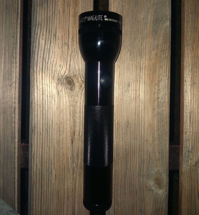 Продам  оригинальный фонарик Maglite 2D 015