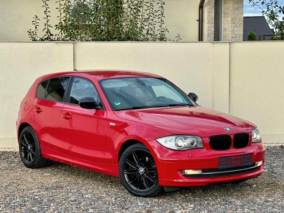 BMW 120d Seria1 Automat 2011 / Xenon / Navi / Volan incalzit / EURO5