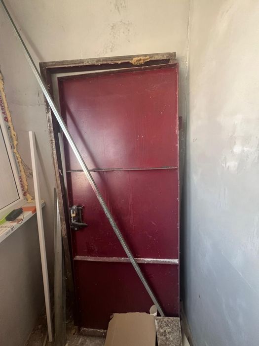 Входная дверь с косяком