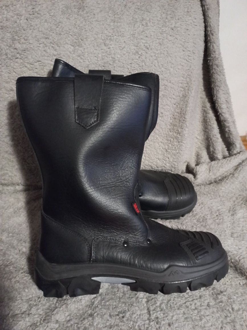 Cizme de protecție cu bombeu noi