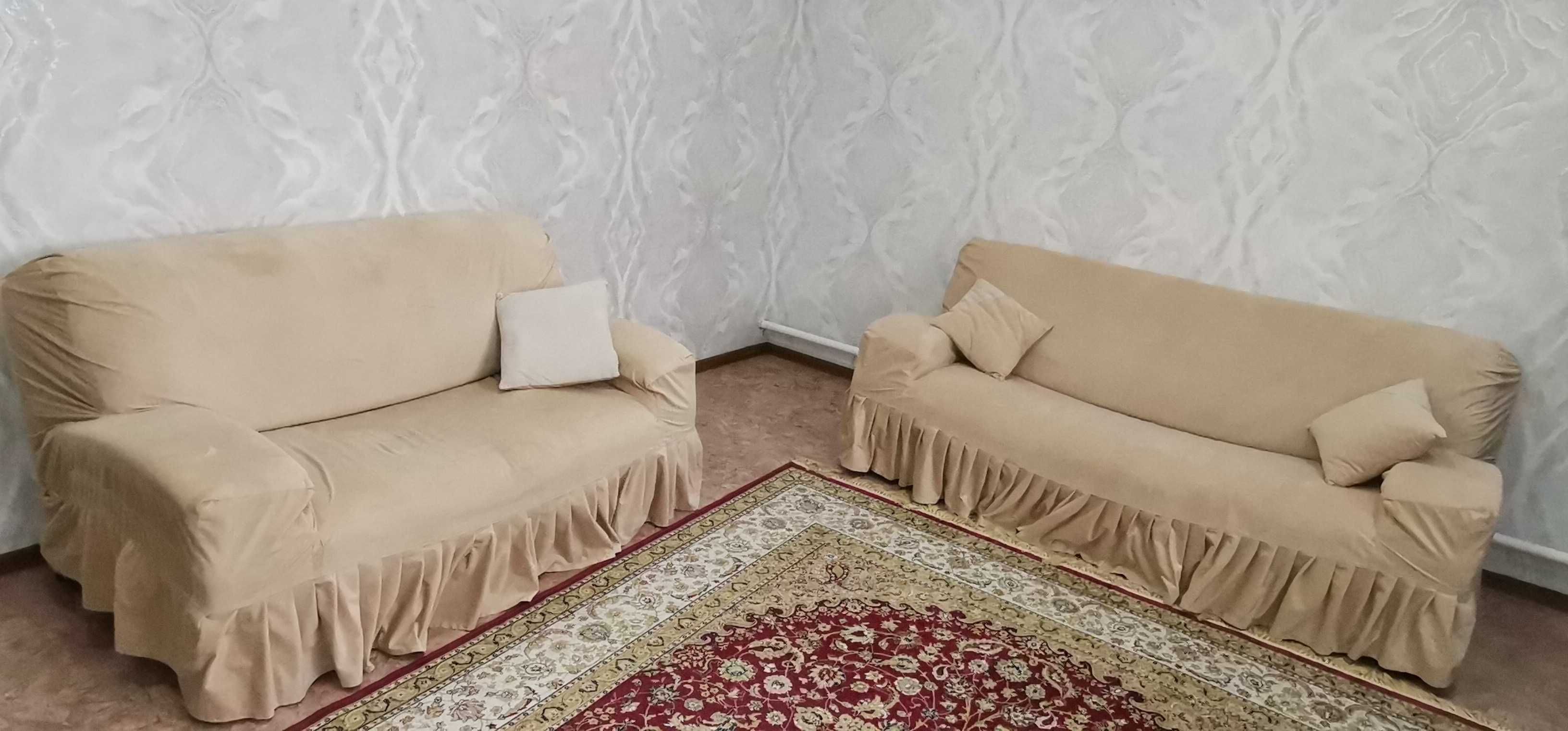 Продам диван тройку с чехлом и подушками