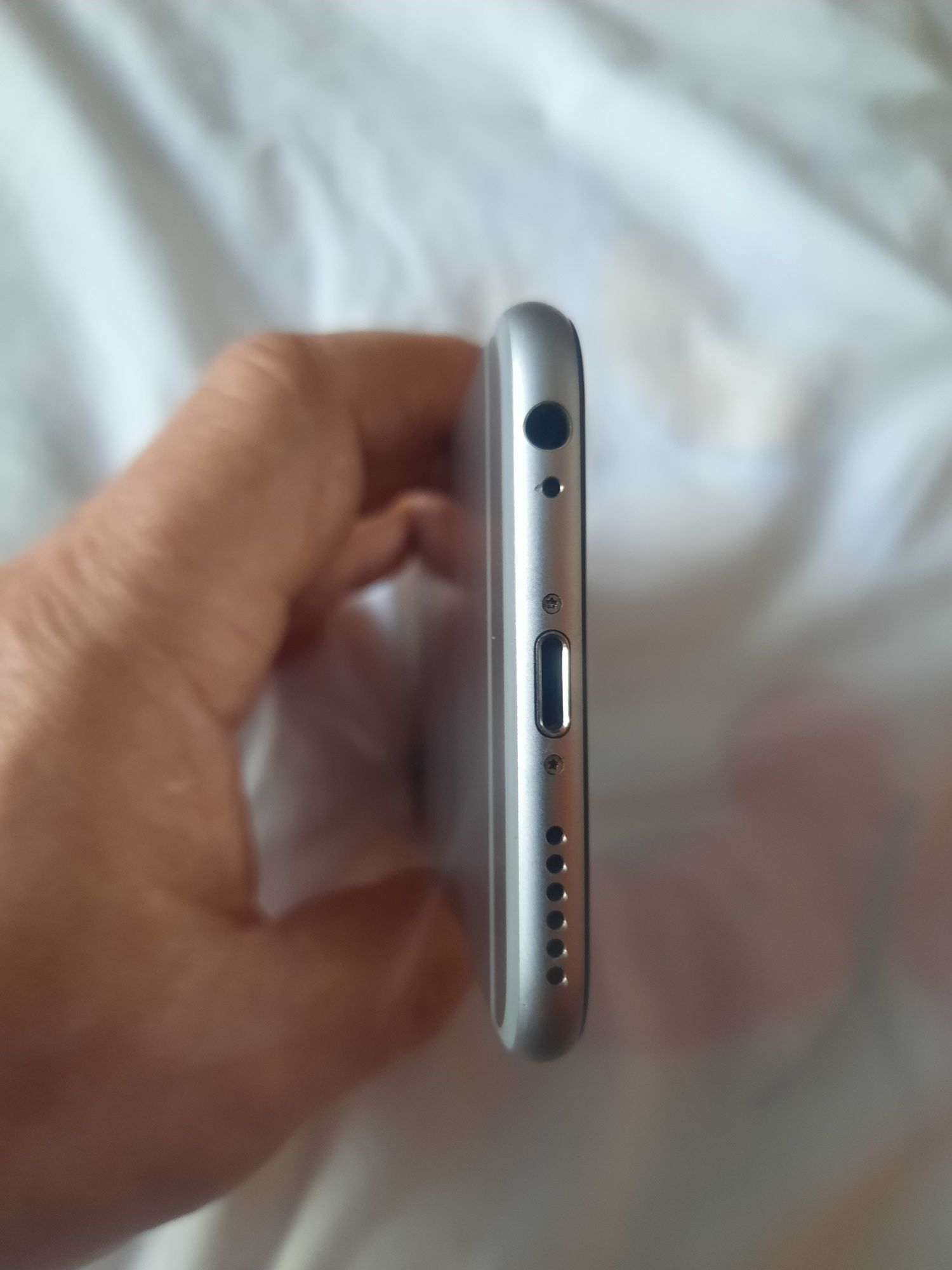 Vind Iphone 6s în perfecta stare de functionare