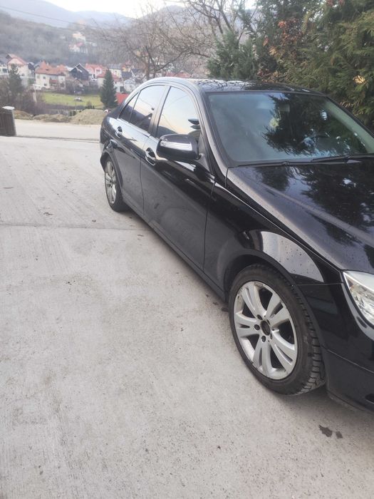 Vând Mercedes Benz C class