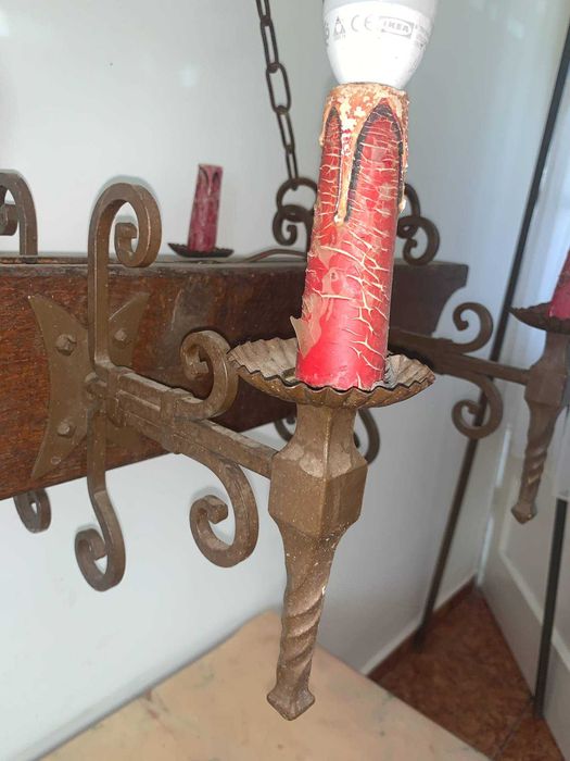 Candelabru din lemn masiv si fier forjat cu sase brate cabana