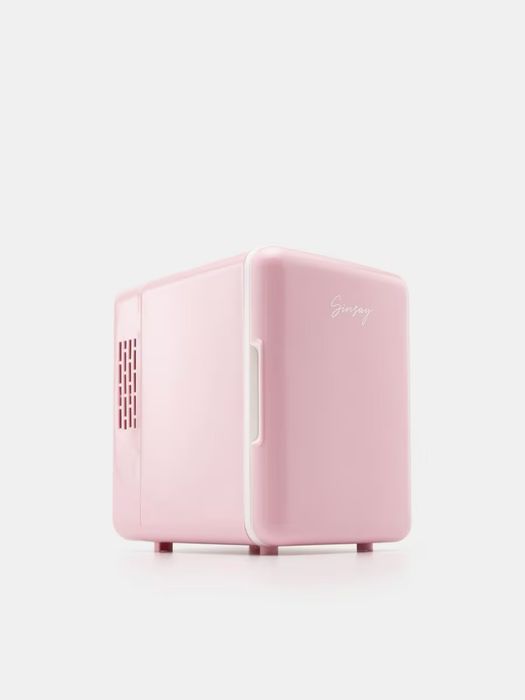 „Cosmetics Fridge” SINSAY – Mini-frigider pentru cosmetice