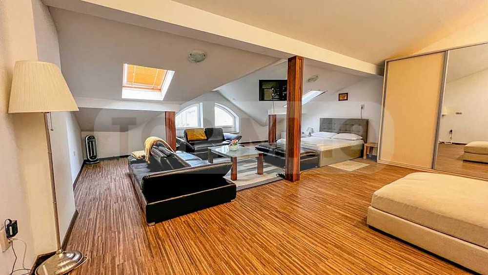 Бизнес имот в сграда паметник на културата в квартал Таляна