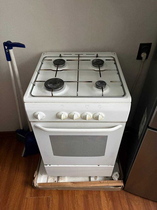 Продам газовую плиту